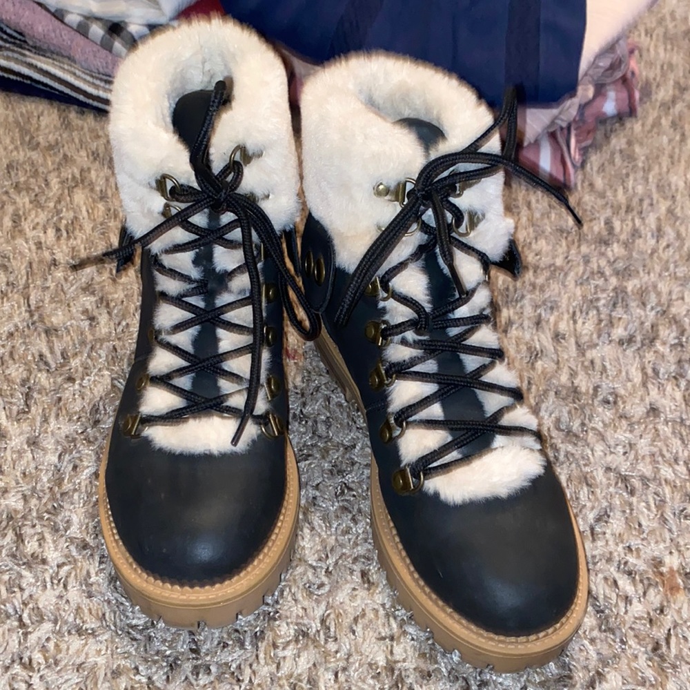 Dark blue/black winter boots